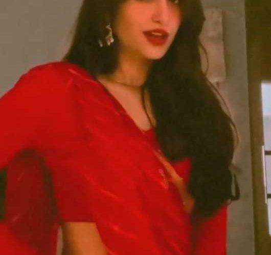 Red sari girl dancing getting ready video meme